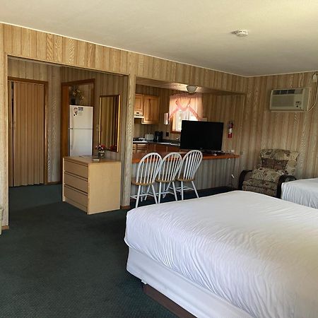 Saddle & Surrey Motel Estes Park Room photo