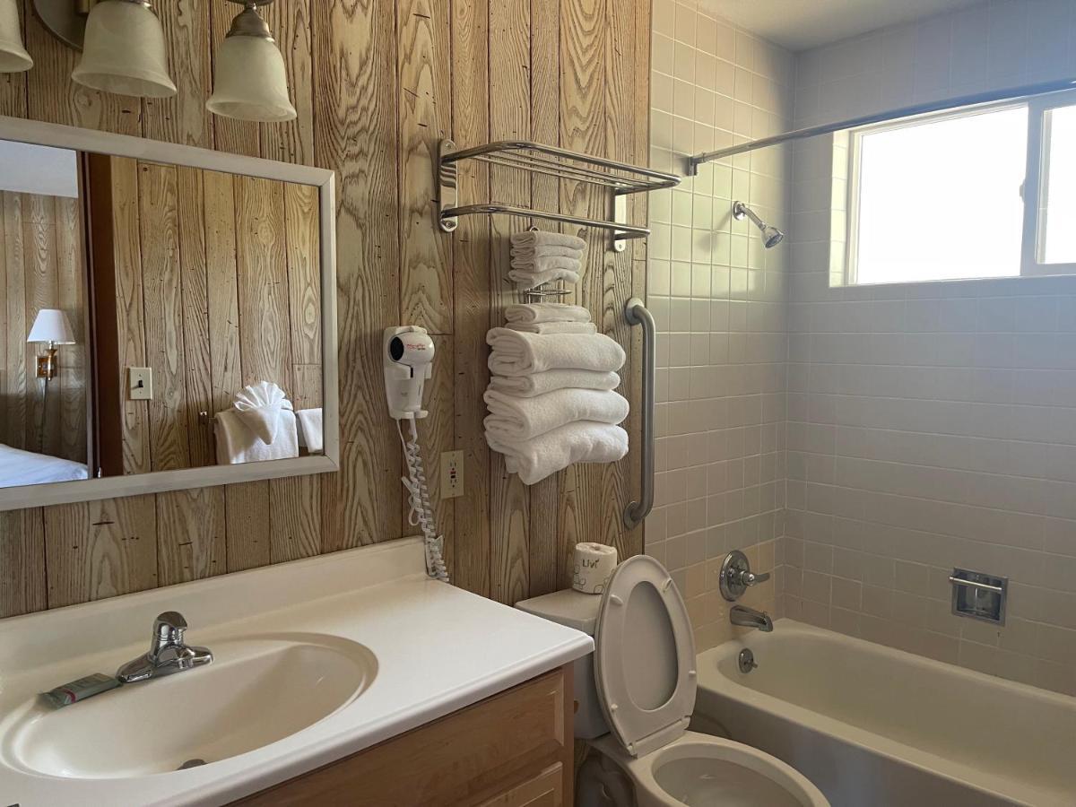 Saddle & Surrey Motel Estes Park Room photo