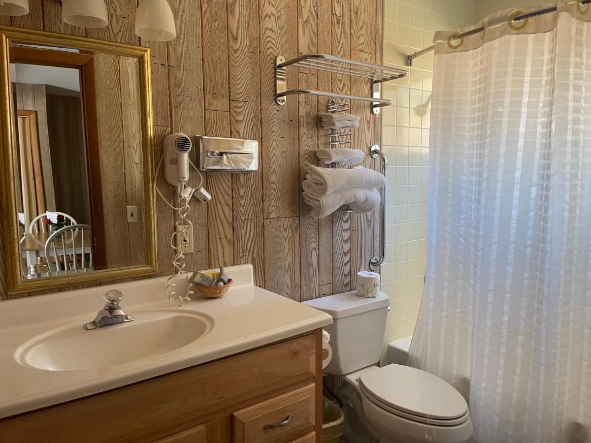 Saddle & Surrey Motel Estes Park Room photo