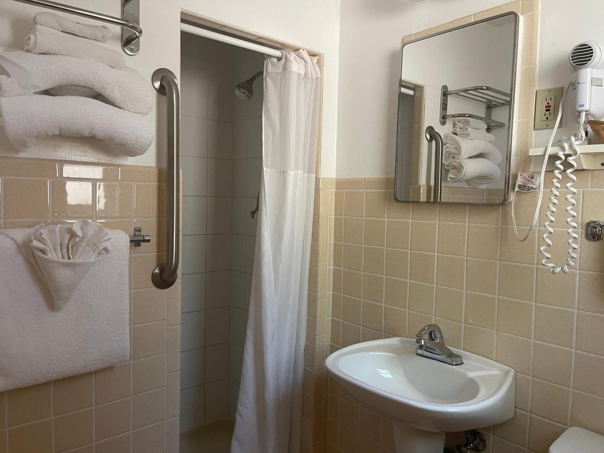 Saddle & Surrey Motel Estes Park Room photo