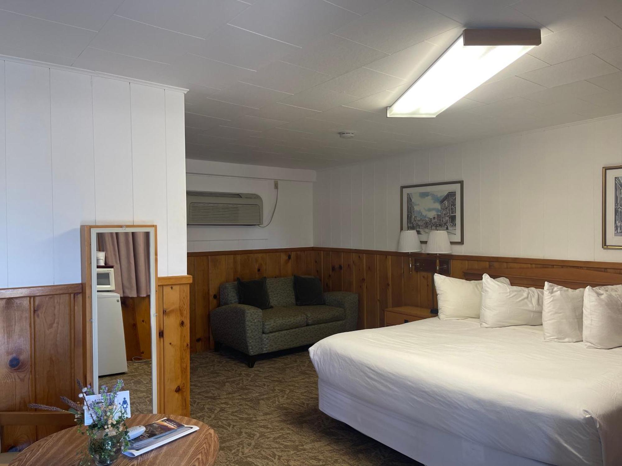 Saddle & Surrey Motel Estes Park Room photo