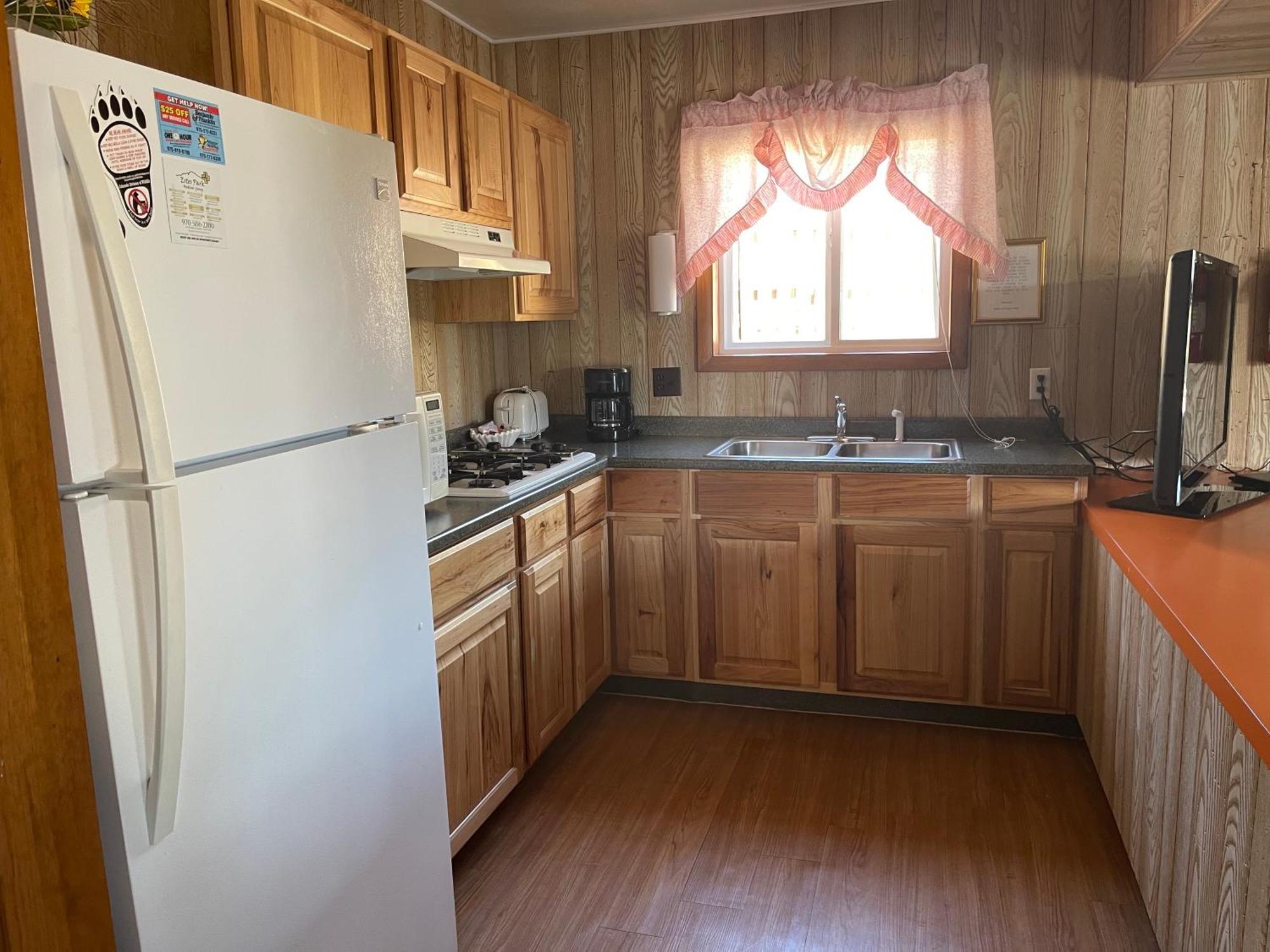 Saddle & Surrey Motel Estes Park Room photo